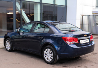 Подержанный автомобиль Chevrolet Cruze Sedan 2011 года (6 фото)