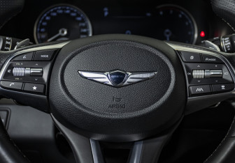 Подержанный автомобиль Genesis G70 2020 года (11 фото)