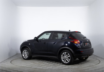 Подержанный автомобиль Nissan Juke 2011 года (7 фото)