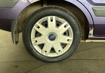 Подержанный автомобиль Ford Fusion 2007 года (16 фото)