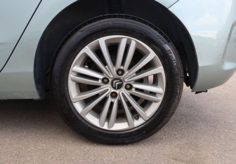 Подержанный автомобиль Citroen C4 Hatchback 2011 года (9 фото)