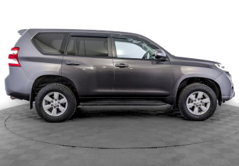 Подержанный автомобиль Toyota Land Cruiser Prado 2016 года (4 фото)