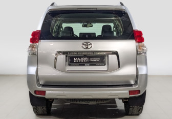 Подержанный автомобиль Toyota Land Cruiser Prado 2013 года (6 фото)