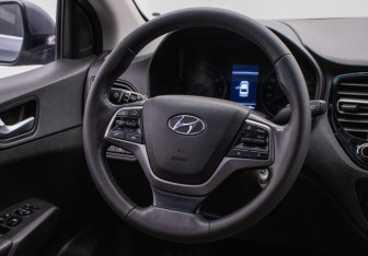 Подержанный автомобиль Hyundai Solaris Sedan 2021 года (15 фото)