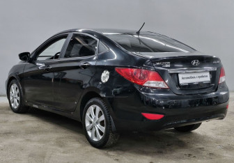 Подержанный автомобиль Hyundai Solaris Sedan 2011 года (7 фото)