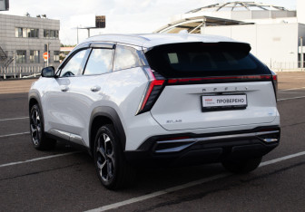 Подержанный автомобиль Geely Atlas 2024 года (7 фото)