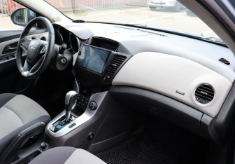 Подержанный автомобиль Chevrolet Cruze Sedan 2010 года (8 фото)