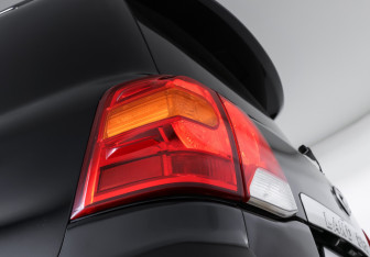 Подержанный автомобиль Toyota Land Cruiser Suv 2012 года (21 фото)