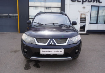 Подержанный автомобиль Mitsubishi Outlander 2008 года (2 фото)