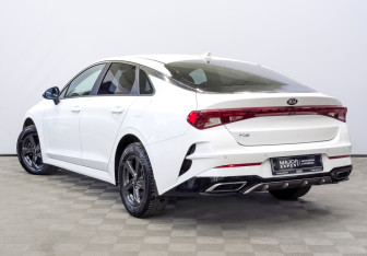Подержанный автомобиль Kia K5 2021 года (7 фото)