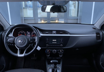 Подержанный автомобиль Kia Rio Sedan 2020 года (13 фото)