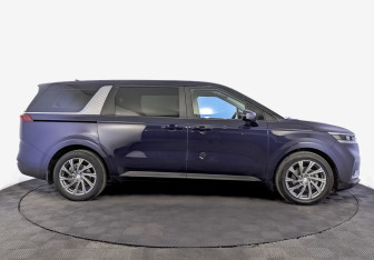 Подержанный автомобиль Kia Carnival 2021 года (4 фото)