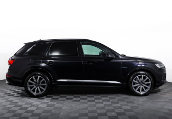 Подержанный автомобиль Audi Q7 2021 года (4 фото)