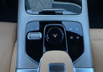 Подержанный автомобиль Jaecoo J8 2024 года (17 фото)