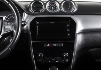 Подержанный автомобиль Suzuki Vitara 2017 года (14 фото)