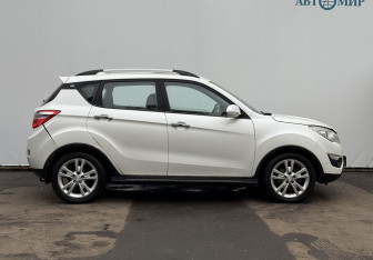 Подержанный автомобиль Changan CS35 2014 года (4 фото)