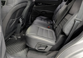 Подержанный автомобиль Kia Sorento 2019 года (16 фото)