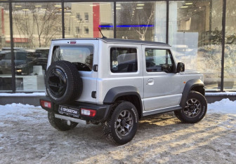 Подержанный автомобиль Suzuki Jimny 2020 года (8 фото)