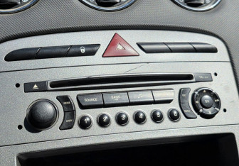 Подержанный автомобиль Peugeot 308 Hatchback 2010 года (13 фото)