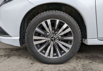 Подержанный автомобиль Mitsubishi Outlander 2022 года (12 фото)