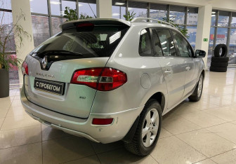 Подержанный автомобиль Renault Koleos 2012 года (5 фото)