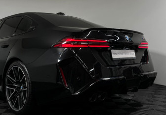Подержанный автомобиль BMW M5 Sedan 2024 года (34 фото)