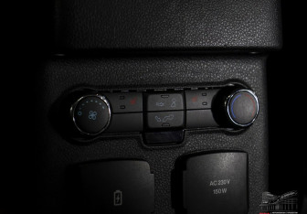 Подержанный автомобиль Ford Explorer 2016 года (13 фото)