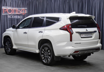 Подержанный автомобиль Mitsubishi Montero Sport 2022 года (7 фото)