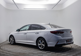 Подержанный автомобиль Hyundai Sonata 2018 года (7 фото)