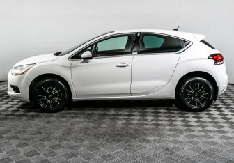 Подержанный автомобиль Citroen DS4 2012 года (8 фото)