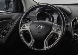 Подержанный автомобиль Hyundai ix35 2011 года (15 фото)