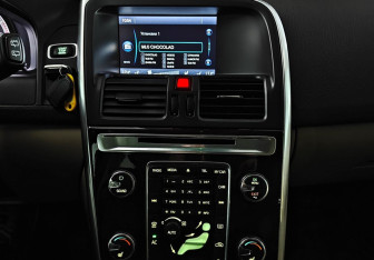 Подержанный автомобиль Volvo XC60 2012 года (13 фото)