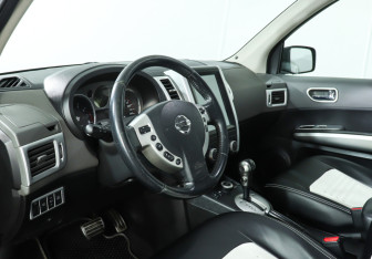 Подержанный автомобиль Nissan X-Trail 2008 года (13 фото)
