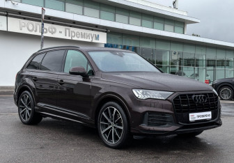 Подержанный автомобиль Audi Q7 2021 года (3 фото)