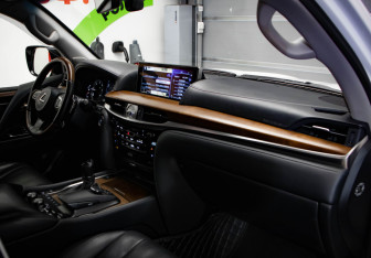 Подержанный автомобиль Lexus LX 2016 года (30 фото)