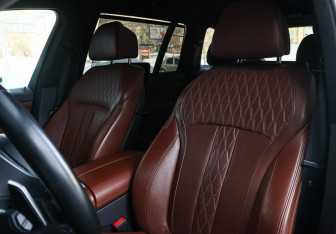 Подержанный автомобиль BMW X7 2021 года (20 фото)