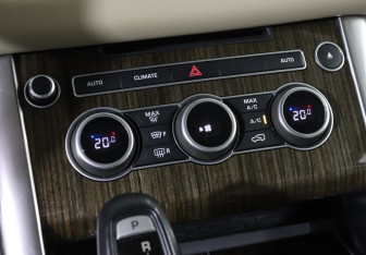 Подержанный автомобиль Land Rover Range Rover Sport 2017 года (21 фото)