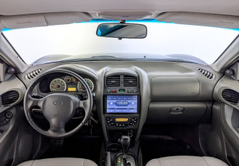 Подержанный автомобиль Hyundai Santa Fe 2008 года (14 фото)