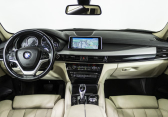 Подержанный автомобиль BMW X6 2015 года (14 фото)