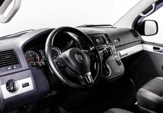 Подержанный автомобиль Volkswagen Multivan 2010 года (13 фото)
