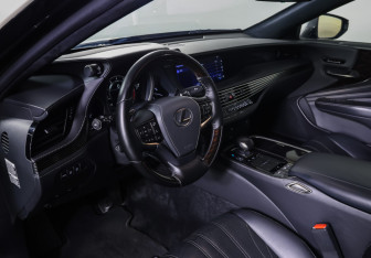 Подержанный автомобиль Lexus LS 2018 года (15 фото)