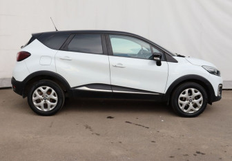 Подержанный автомобиль Renault Kaptur 2017 года (7 фото)