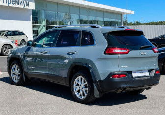 Подержанный автомобиль Jeep Cherokee 2014 года (7 фото)