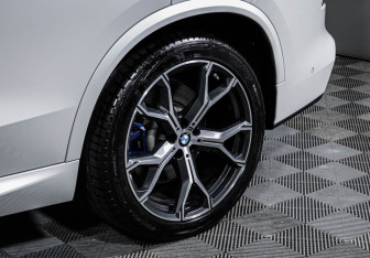 Подержанный автомобиль BMW X5 2021 года (15 фото)