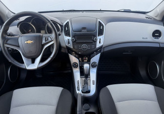 Подержанный автомобиль Chevrolet Cruze Sedan 2014 года (12 фото)