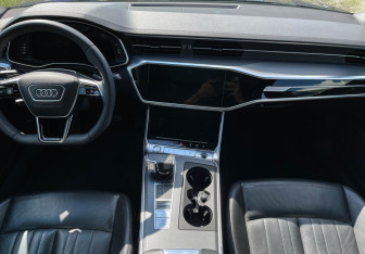 Подержанный автомобиль Audi A7 2019 года (12 фото)