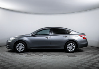Подержанный автомобиль Nissan Teana 2014 года (8 фото)