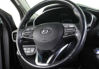 Подержанный автомобиль Hyundai Santa Fe 2019 года (12 фото)