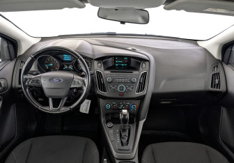 Подержанный автомобиль Ford Focus Hatchback 2017 года (14 фото)