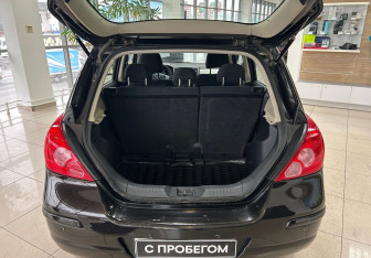 Подержанный автомобиль Nissan Tiida Hatchback 2010 года (19 фото)